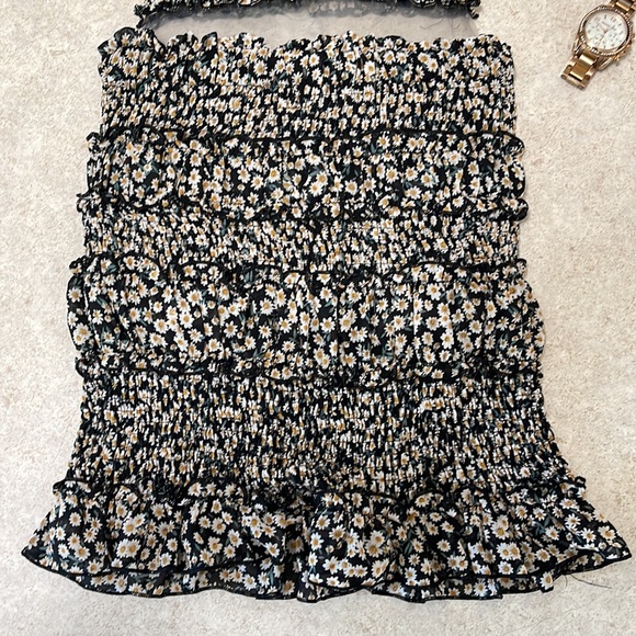 MINT VANILLA BOUTIQUE BRAND DAISY PRINT CROP TOP AND SKIRT SET - Picture 3 of 9